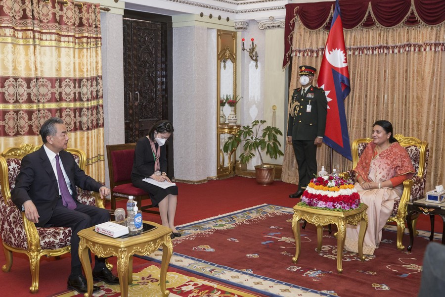 ネパール大統領、王毅氏と会見