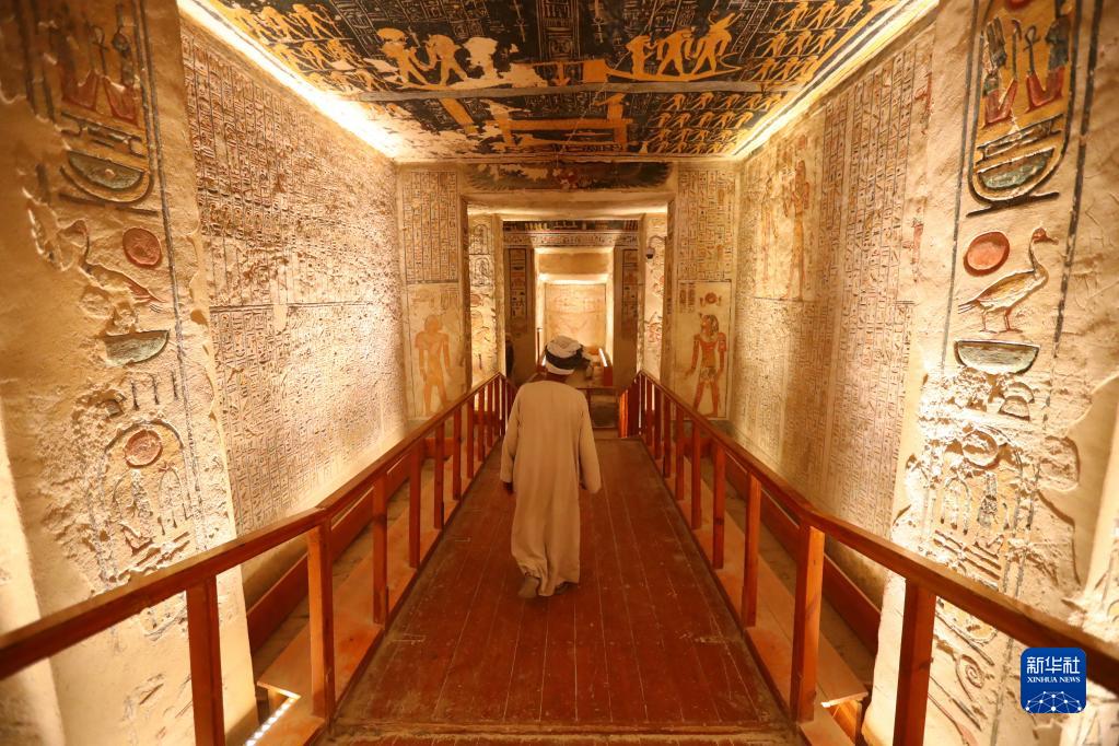 エジプト王家の谷 墓を彩る鮮やかな装飾