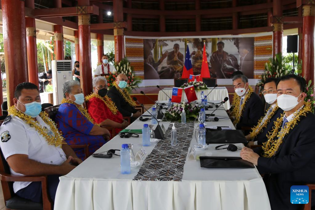 サモア首相兼外相、王毅氏と会談