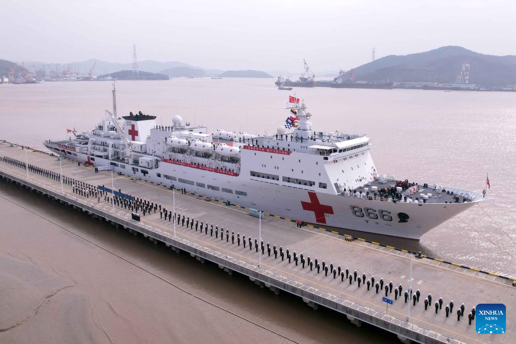 中国海軍の病院船「平和の方舟」、インドネシアに向け出航