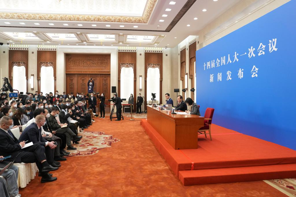 中国第１４期全人代第１回会議、記者会見開催