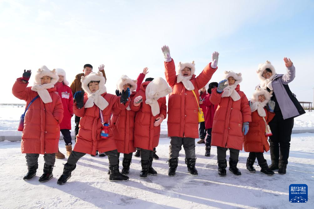 中国広東省の子どもたち、黒竜江省で雪国の冬体験