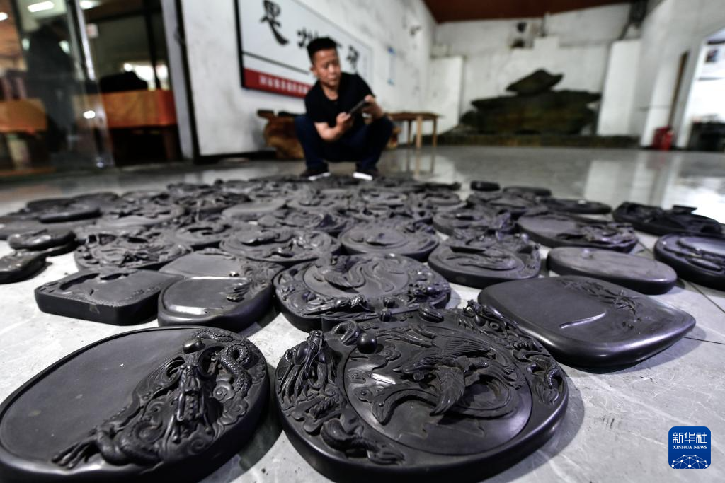 思州石硯、現代芸術との融合で新たな活力　中国貴州省