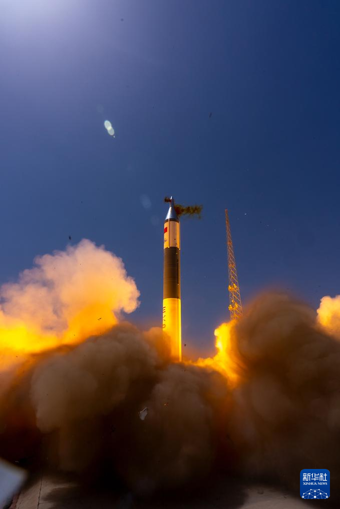 中国、衛星４基の打ち上げに成功