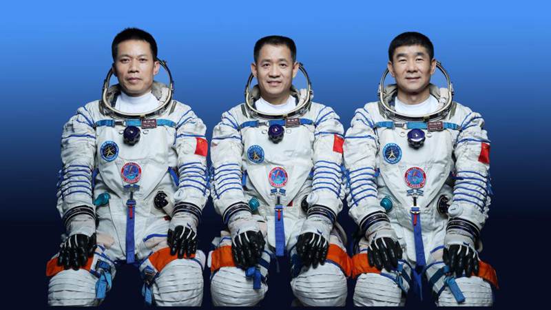 中国、有人宇宙船「神舟１２号」の飛行士３人を発表