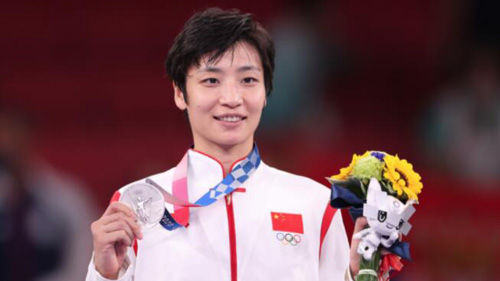空手女子組手６１キロ級、中国の尹笑言が銀メダル　東京五輪