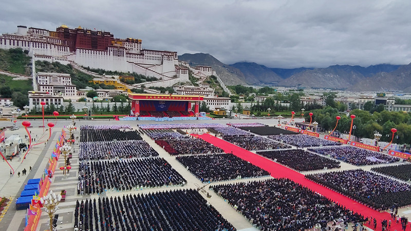 チベット平和解放７０周年、ラサで祝賀大会