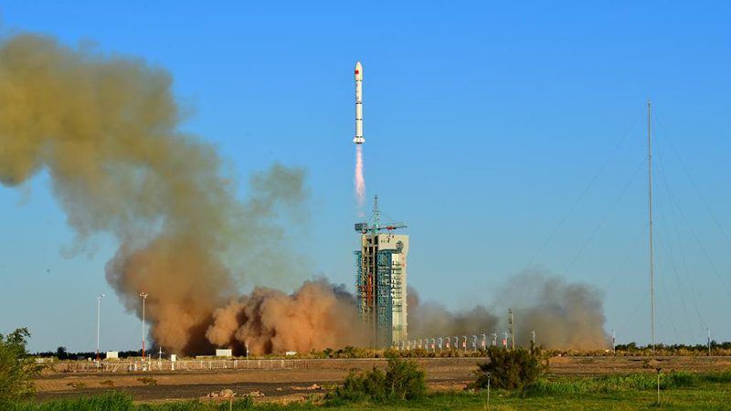 中國、試験衛星２基の同時打ち上げに成功