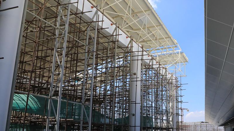 ジンバブエ大統領、ムガベ空港の増改築プロジェクトを視察