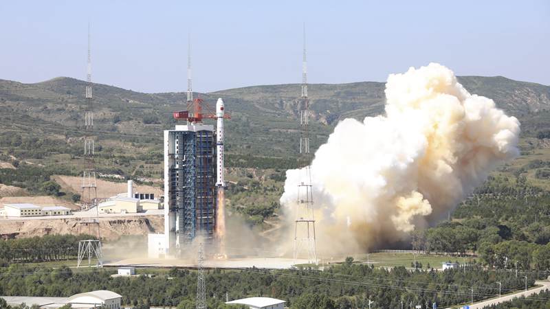 中国、地球観測衛星「高分５号０２」の打ち上げに成功