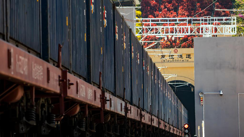 中國ラオス鉄道初の國際貨物列車、ラオスに向け出発