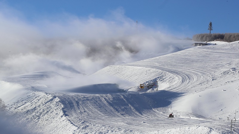 雲頂スキー公園で冬季五輪のコース設営進む　河北省張家口市