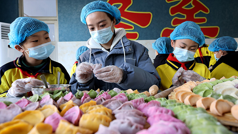 中国各地で冬至迎える餃子作りイベント