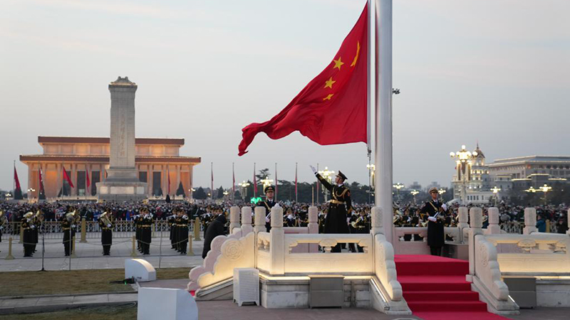 天安門広場で元日の国旗掲揚式　北京市