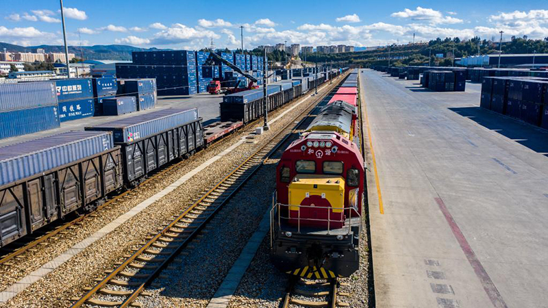 中国ラオス鉄道、新年第１便の国際貨物列車が出発