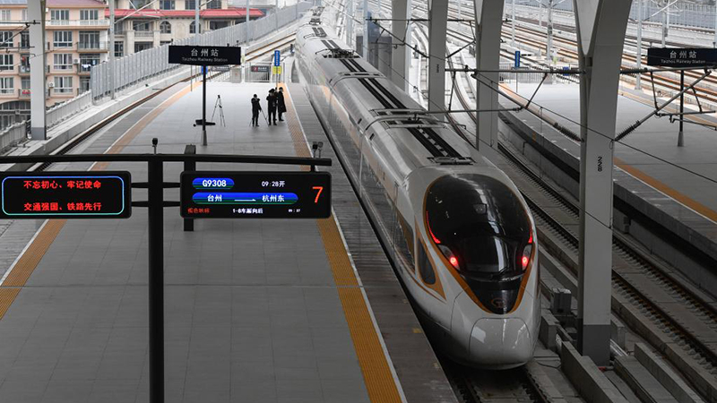 中国初の民間資本高速鉄道、営業運転開始
