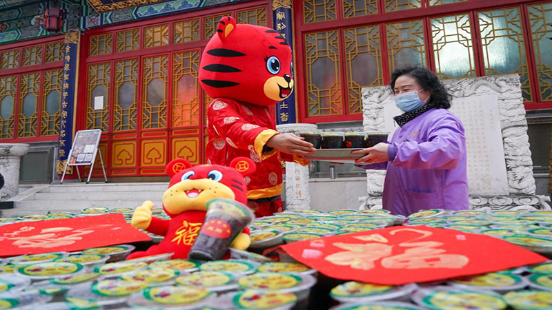 南京市の玄奘寺、心温まる「臘八がゆ」をふるまう　江蘇省