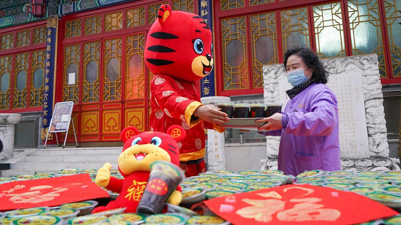 南京市の玄奘寺、心温まる「臘八がゆ」をふるまう　江蘇省