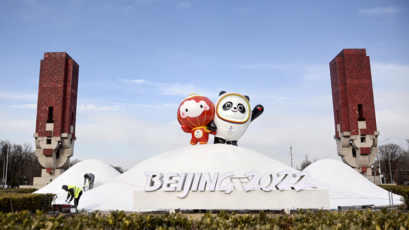 北京冬季五輪・パラの巨大マスコット像が登場