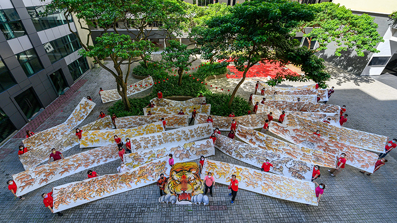 ２０２２頭のトラを紙上に表現　マレーシアで書画作品披露