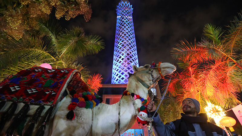 エジプトのカイロタワーで北京冬季五輪を祝うライトショー