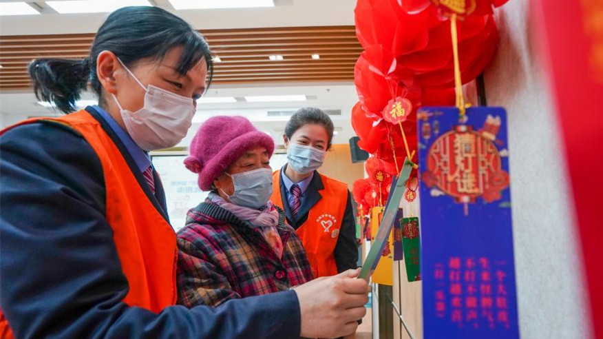 鉄道ボランティア、介護施設で高齢者と元宵節を祝う　江蘇省徐州市