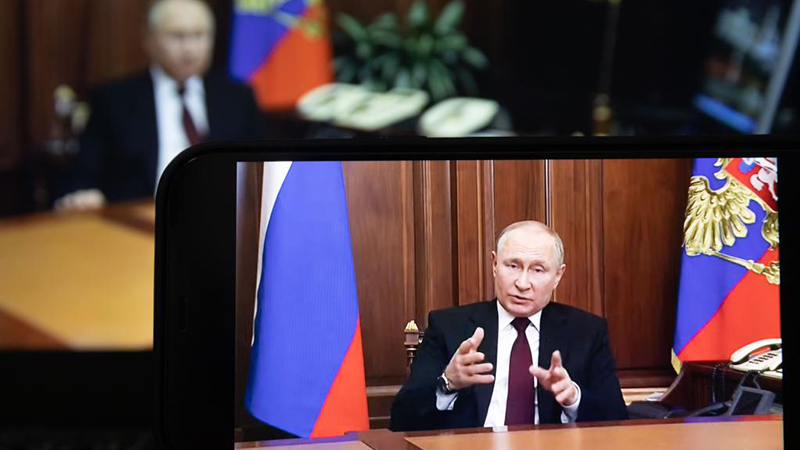 プーチン氏、ウクライナ東部の「共和国」の独立を承認