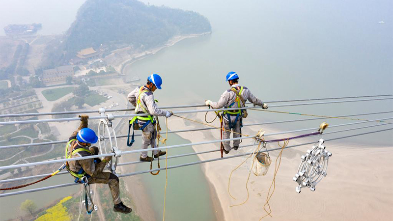 白鶴灘－江蘇超高圧送電線、安徽省区間長江横断部の架線工事が完了