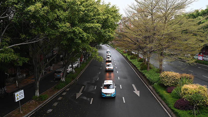 核酸検査の検体移送に活躍するタクシー運転手　福建省泉州市