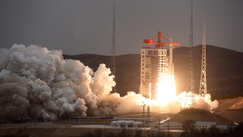 中国、「長征６号改」打ち上げ成功　固体燃料ブースター装備