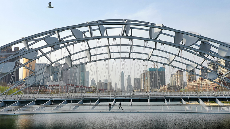 中国天津市の「母なる川」海河に架けられた橋