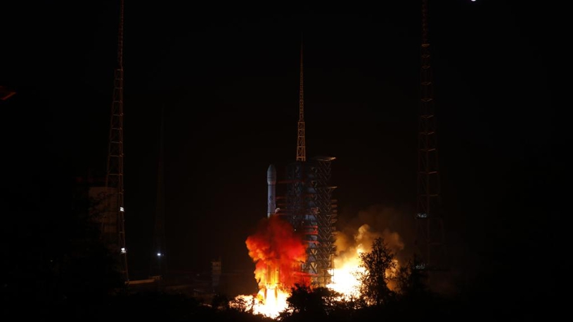 中国、通信衛星「中星６Ｄ」の打ち上げに成功
