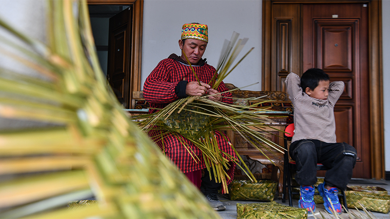 竹編み工蕓で開く農村振興の道　西蔵自治區メトク県