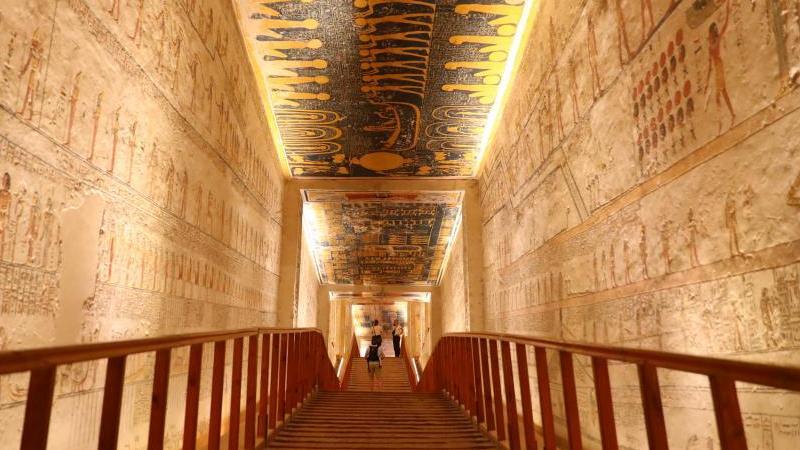 エジプト王家の谷　墓を彩る鮮やかな装飾