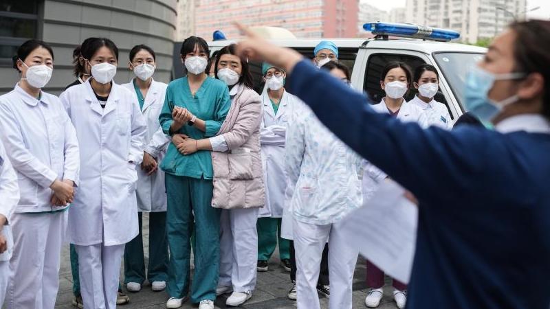 検体採取チームが感染対策の第一線で活動　中国北京市
