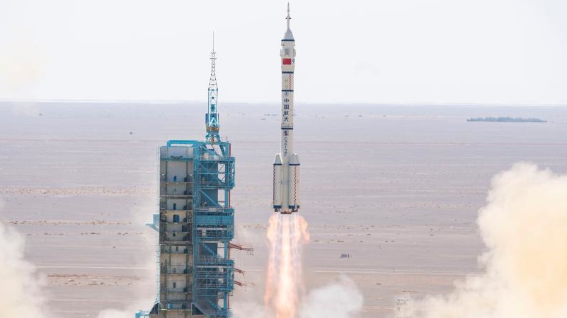 中国、有人宇宙船「神舟１４号」の打ち上げに成功