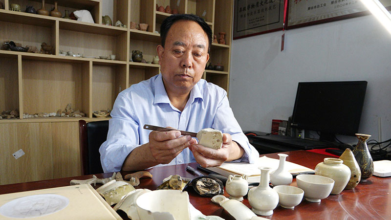 邢窯磁器文化の継承に取り組む収集家　中国河北省