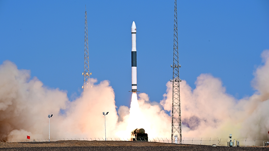 中国、試験衛星「天行１号」の打ち上げに成功