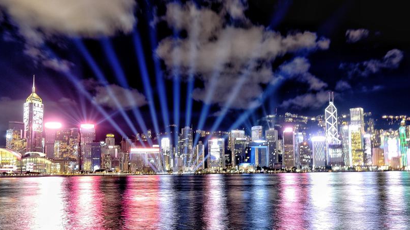 香港の夜を彩る祖国復帰２５周年のライトショー