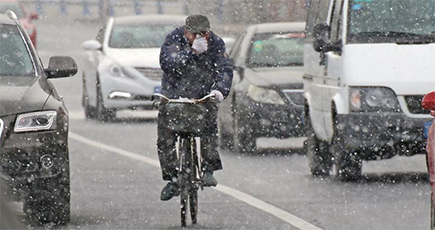 山東・煙台、今年冬の初雪を迎え