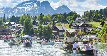 水仙祭りのボートパレード開催　オーストリア