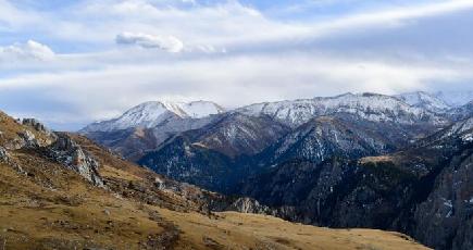 高原の冬景色　青海省玉樹チベット族自治州