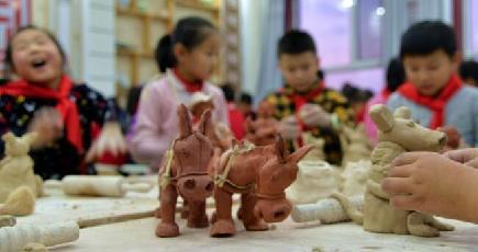 内モンゴル自治区清水河県、学校教育に陶芸を導入