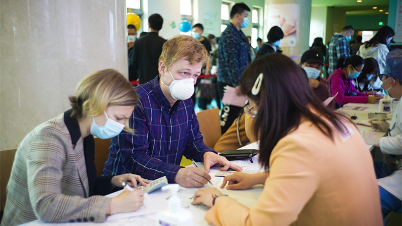 北京市で外国人のコロナワクチン接種始まる