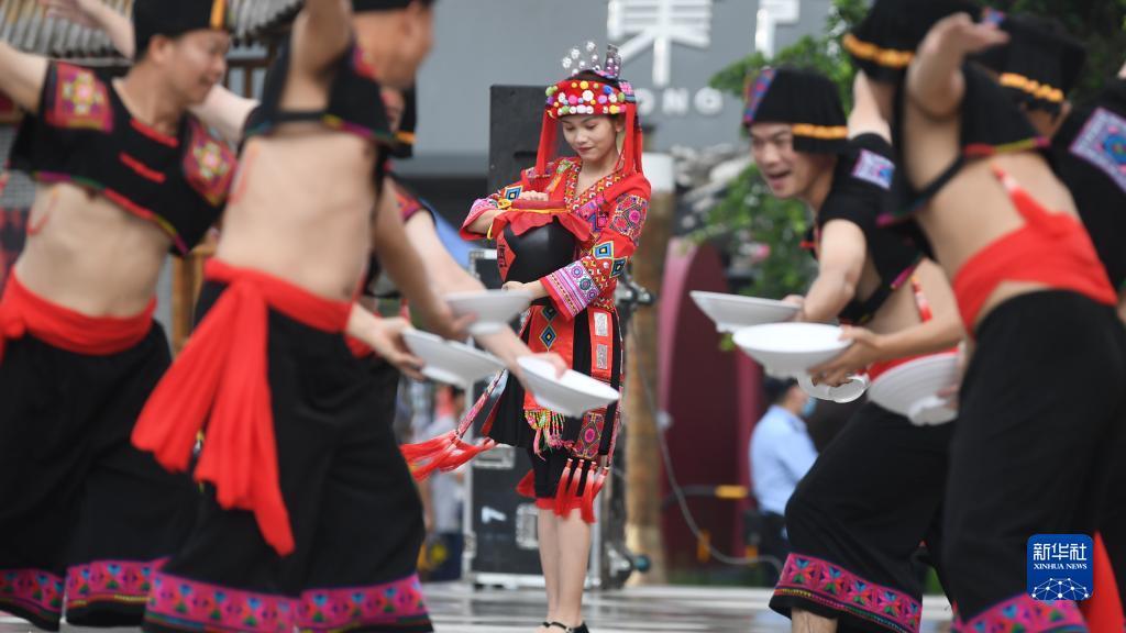 ヤオ族の伝統的祝日「祝著節」を祝う 広西チワン族自治区