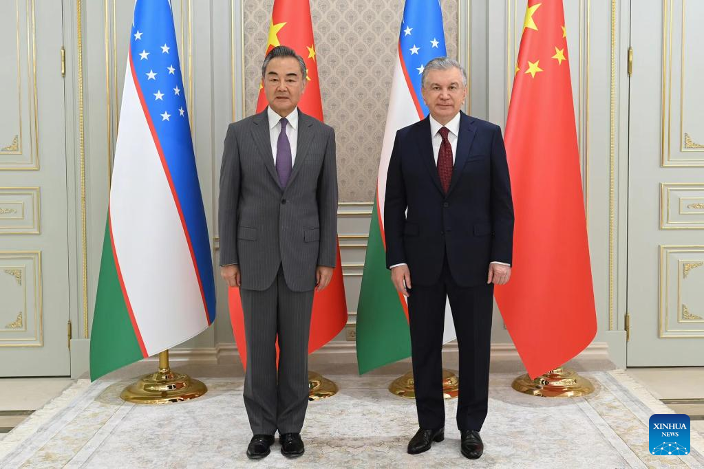 ウズベク大統領 王毅氏と会談