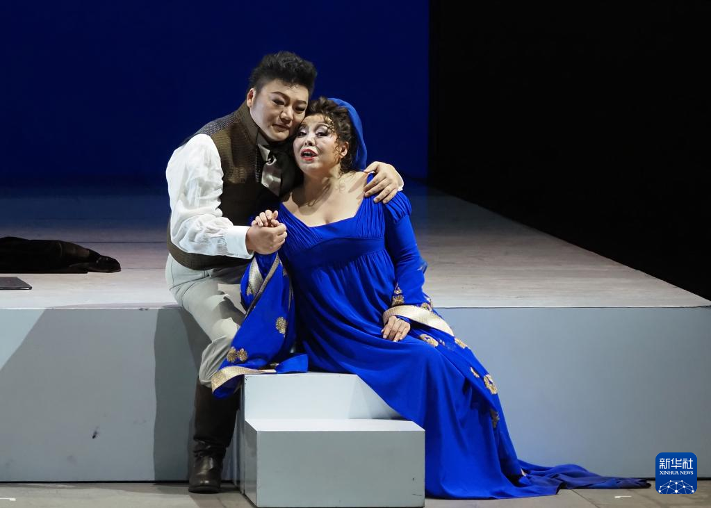 上海大劇院で新版オペラ「トスカ」上演　三大劇場が共同制作