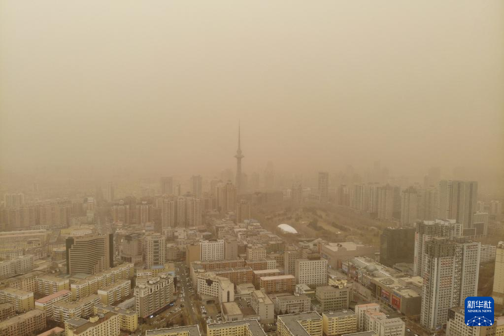 中国北部で砂嵐が多発