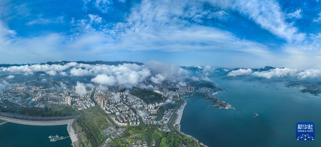 雨上がりの長江三峡湖北省宜昌市