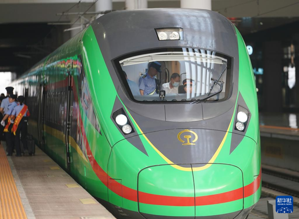 中国ラオス鉄道、国際旅客列車が運行開始